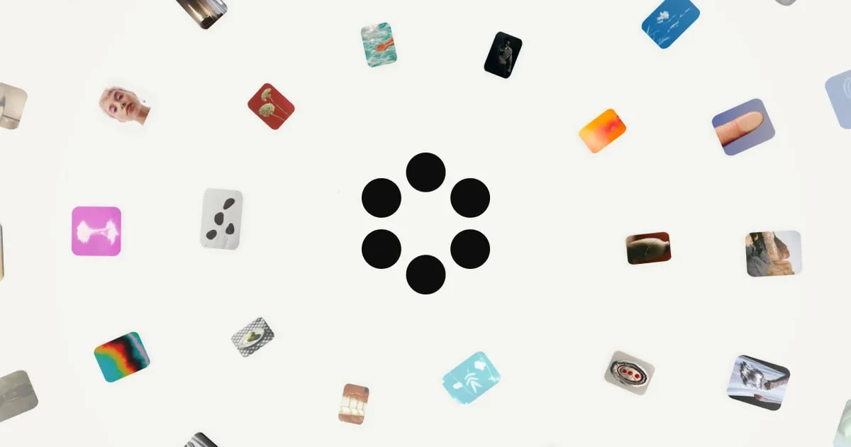 Logotipo de Cosmos rodeado de miniaturas de imágenes guardadas, sobre fondo claro