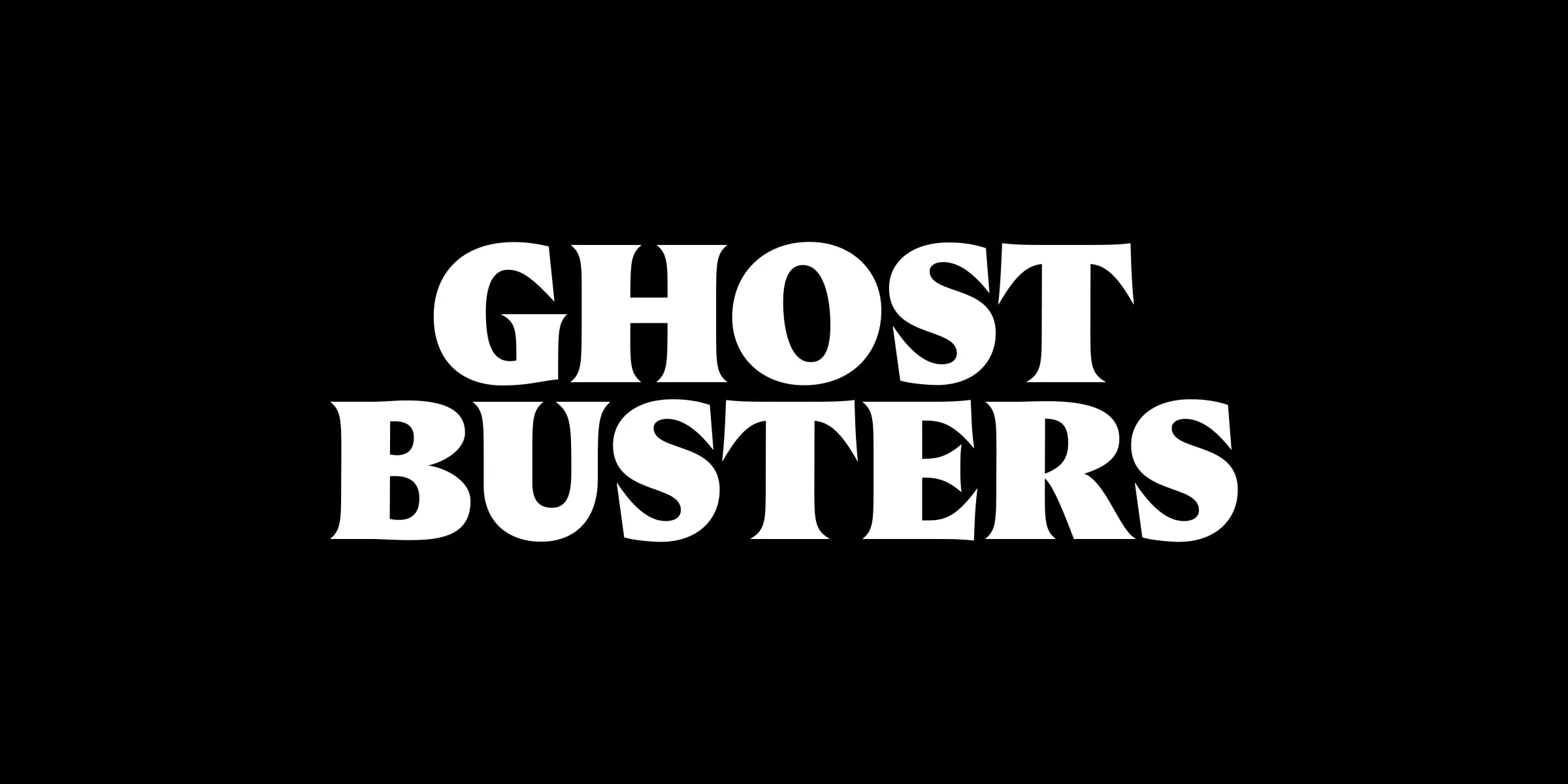 Las palabras Ghost Busters en mayúsculas gruesas, compuestas con el peso Black de Castillon, en blanco sobre un fondo negro