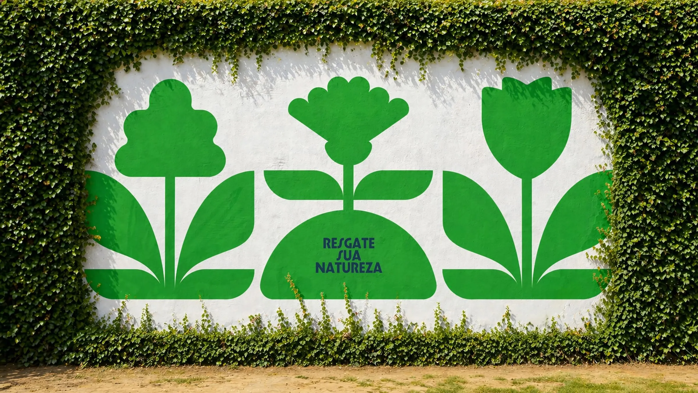 Mural blanco enmarcado por hiedra con tres plantas verdes estilizadas y el lema «Resgate sua natureza» en el centro